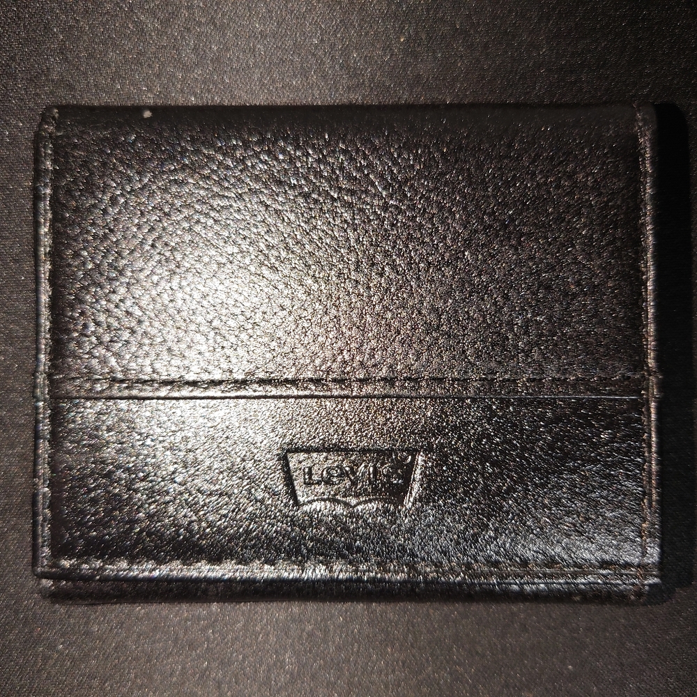NEW Levi's trifold wallet